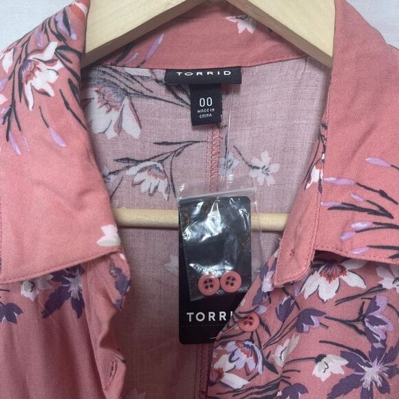 Torrid Pink Floral Print Asymmetrical Hem Belted Button Down Dress Sz 00 - Picture 9 of 9